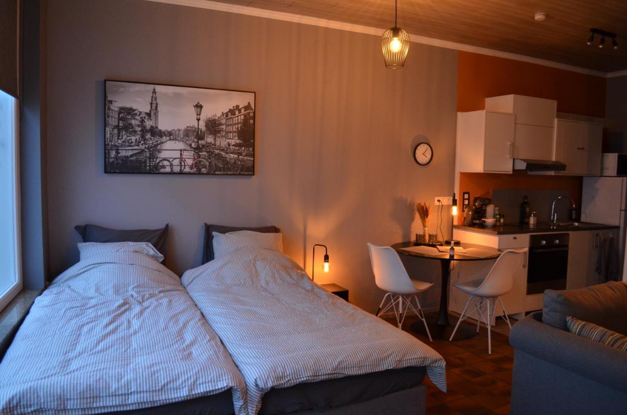Chez Henri *